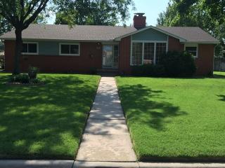 1703 Athenian Ave, Wichita, KS 67203-1513