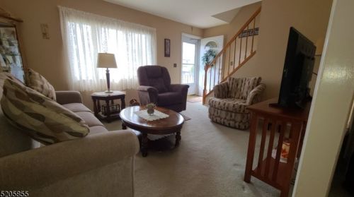 4 Sunset Dr, Wharton, NJ 07885-1716