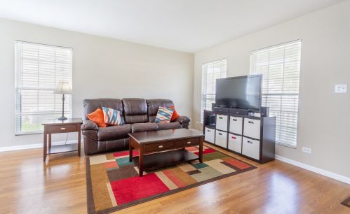 46 Wildflower Way, Streamwood, IL 60107-3362