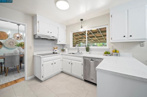 4566 Lincoln Dr, Concord CA  94521-1332 exterior