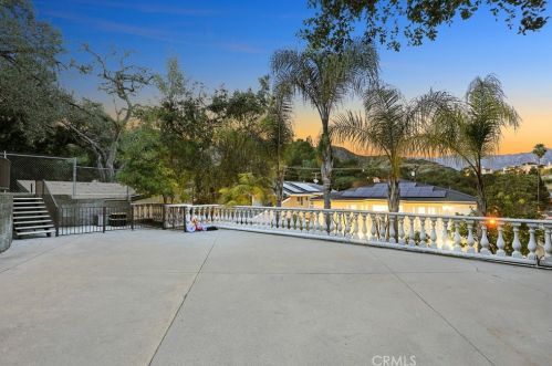 1468 Hillside Dr, Glendale CA  91208-2417 exterior