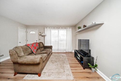 162 Garden Dr, Lemont IL  60440-2616 exterior