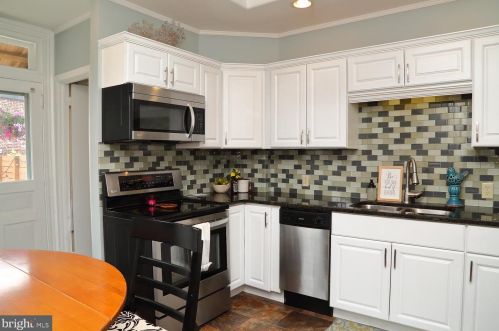 237 Cherry St, Lancaster PA  17602-2725 exterior