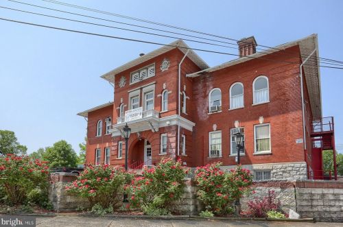 543 Strawberry St, Lancaster PA  17602-4466 exterior