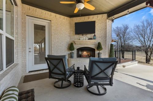 7662 Ben Day Murrin Rd, Fort Worth TX  76126-9384 exterior