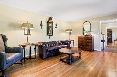 535 Bridgewater Dr, Atlanta GA  30328-2814 exterior