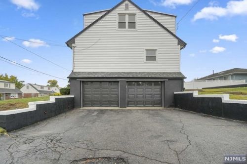 2 6th St, Wood-Ridge NJ  07075-2118 exterior