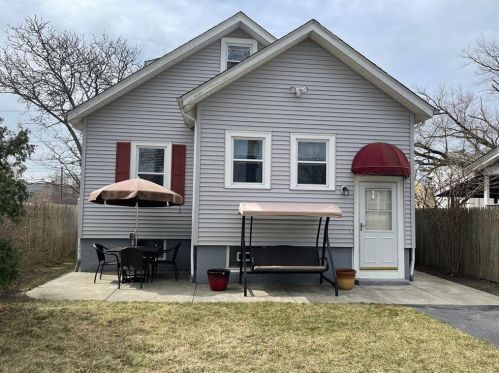 8 Rachel St, Providence, RI 02905-3024