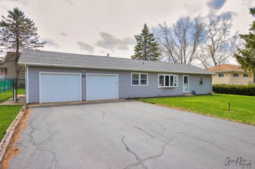 355 Maplewood Dr, Antioch, IL 60002-1672