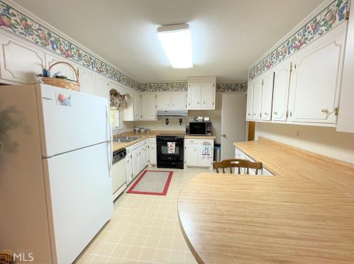 283 Broad St, Bowman, GA 30624-2020