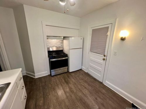 17 Byington Pl, Norwalk CT  06850-3311 exterior