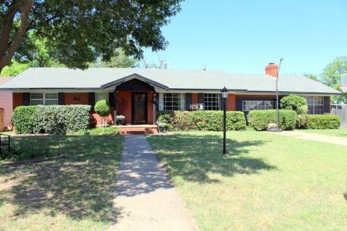 311 11th Ave, Munday, TX 76371