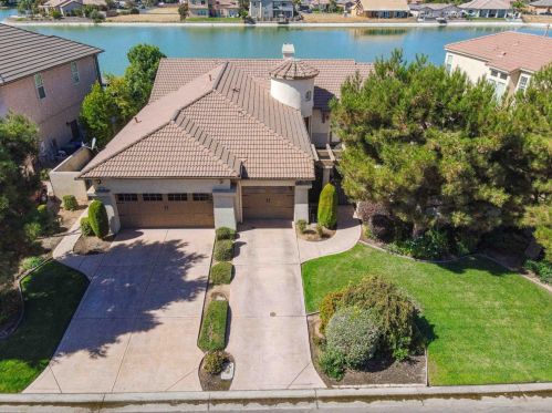 8415 Lake Shore Dr, Sharon, CA 93610-8004