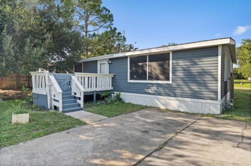 11015 Monument Rd, Morgans Point, TX 77571-9557