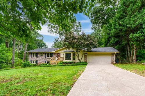 4838 Mary Dale Ct, Lilburn, GA 30047-5538