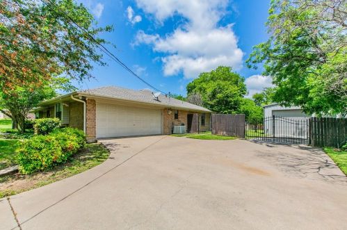 6108 Ridge Rd, Fort Worth TX  76135-1342 exterior