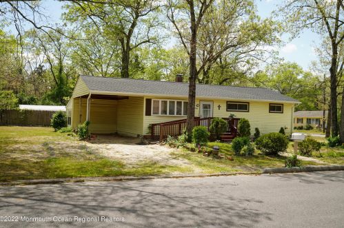 2667 Midway Ave, Lakehurst, NJ 08759-4613