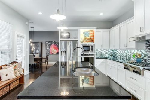 2240 Longwood Dr, Carrollton TX 75010-4911 exterior