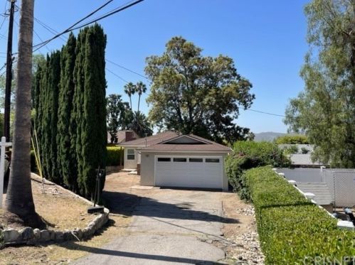 2548 Community Ave, Montrose, CA 91020-1116