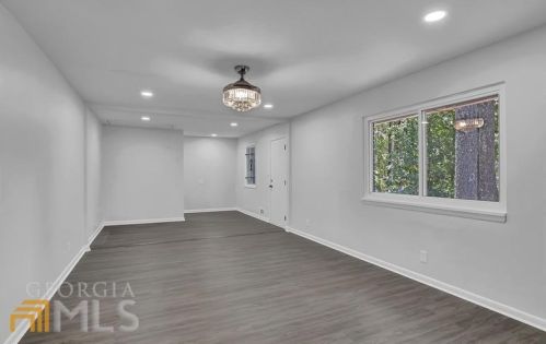 3007 Dogwood Dr, Atlanta GA  30344-3905 exterior