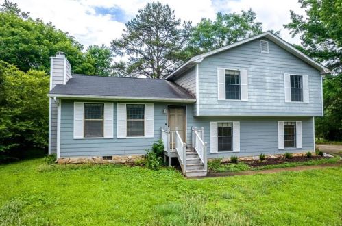 1114 Westchester Dr, Lilburn GA  30047-5443 exterior