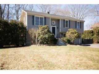 35 Sefton Dr, Bristol, RI 02809-4914