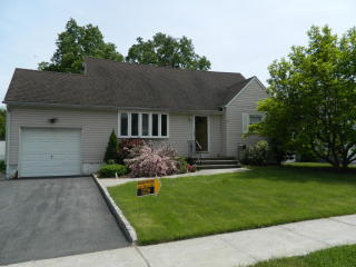 1638 Earl St, Union Center, NJ 07083-5532