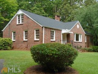 872 Pineridge Dr, Morrow, GA 30260-3728