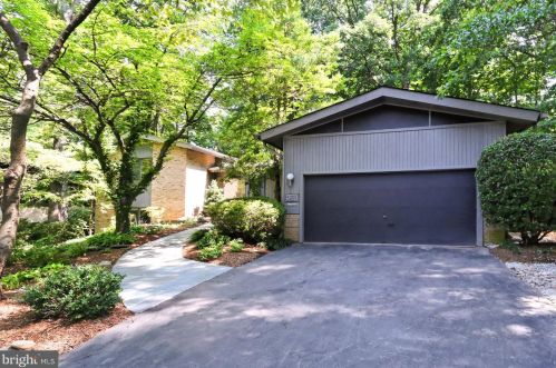 4305 Wakefield Dr, Annandale, VA 22003-3610