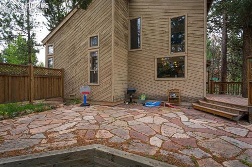 2730 Sunnywood Ave, Woodland Park CO  80863-9401 exterior