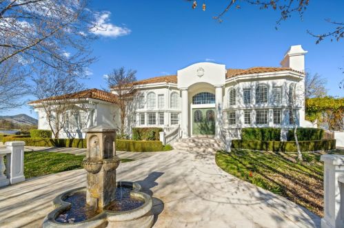 885 San Martin Ave, San Martin, CA 95046-9441