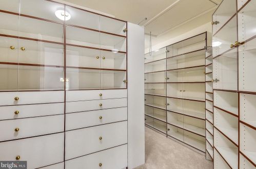 7112 Ayers Meadow Ln, Springfield VA  22150-4915 exterior