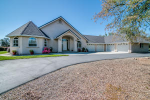 16899 Ski Way, Redding, CA 96003-1079