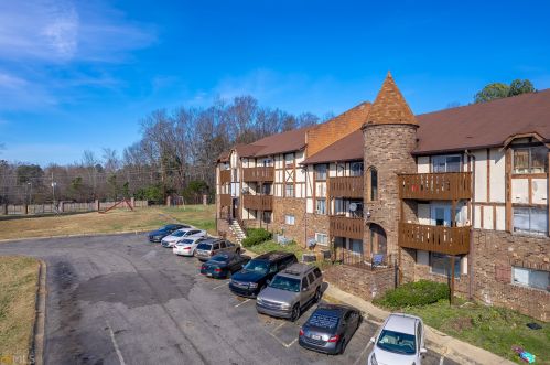 215 Camelot Dr, Atlanta, GA 30349-6503
