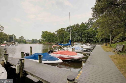 285 Michener Ct, Severna Park MD 21146-2051 exterior