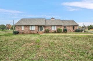 708 Washington Dr, Lebanon, TN 37087-2424
