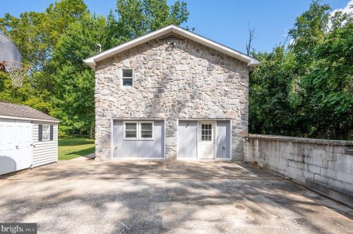 365 Big Oak Dr, Shepherdstown WV 25443-4598 exterior