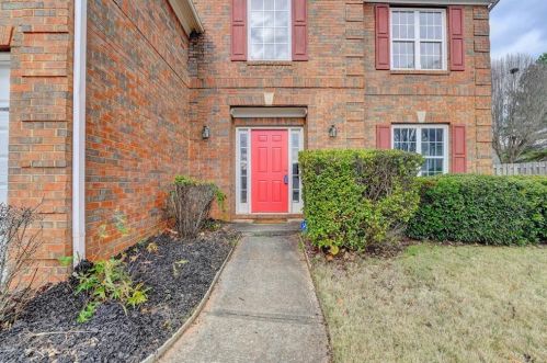 900 Laurel Cove Dr, Lithonia, GA 30078-7315