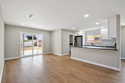 733 Toland St, Santa Ana CA  92704-2164 exterior