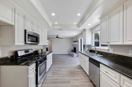 6969 Hillside Ave, Riverside CA  92504-2071 exterior