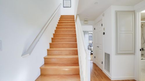 576 Lassen St, Los Altos, CA 94022-3910