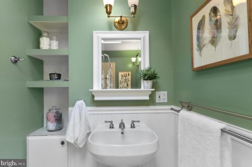 1023 Carson St, Silver Spring MD 20901-1814 exterior