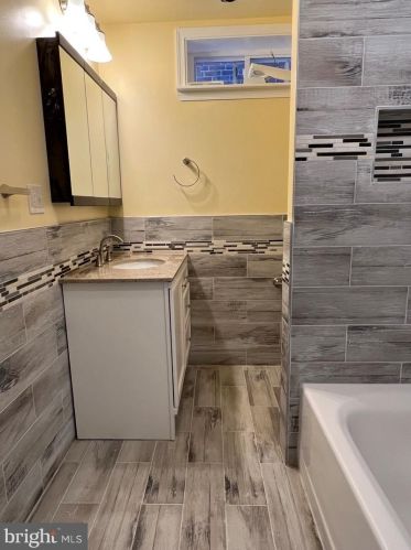 705 56th St, Philadelphia, PA 19143-2507