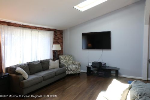 45 Dartmouth Dr, Hazlet, NJ 07730-2322