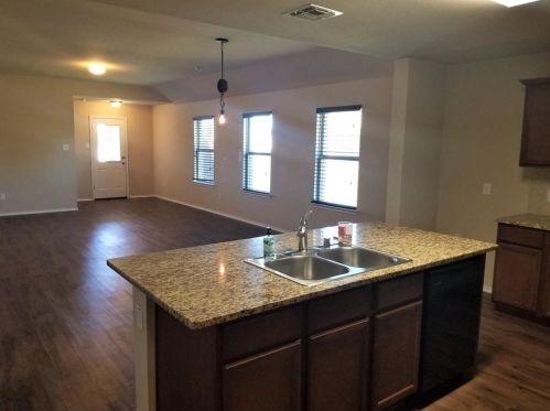 1436 Meadow Creek Dr, Princeton TX  75407 exterior