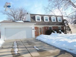 2177 Bradford Dr, Wheaton, IL 60189-8850