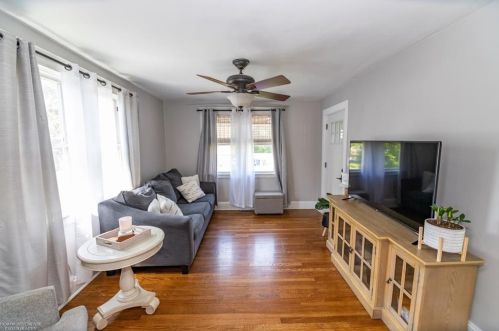 210 Tennyson Rd, Warwick, RI 02888-1819