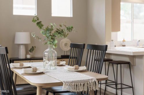 2010 Freesia Ave, Simi Valley CA  93063-3534 exterior