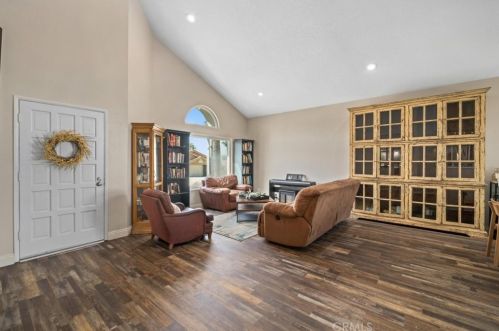 3231 October Ct, Riverside, CA 92503-0908