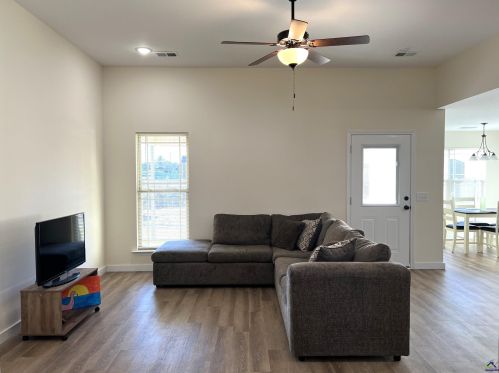 135 Hughes Dr, Warner Robins, GA 31093-7353